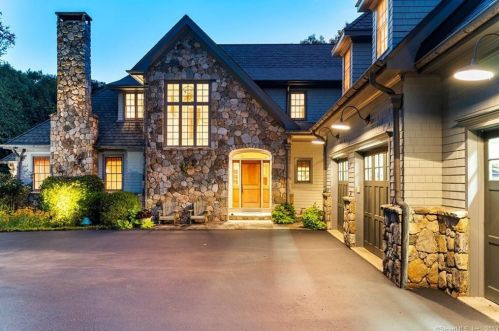 29 Canterbury Ln, Sandy Hook, CT 06482-1576