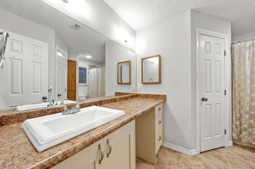 8408 Dixon Dr, Austin TX  78745-7515 exterior