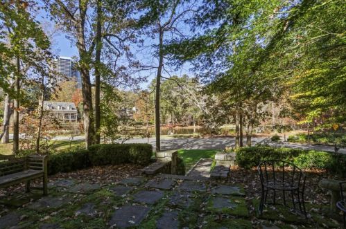 81 Lakeview Ave, Atlanta GA  30305-3779 exterior