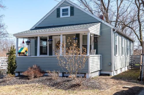 26 Dundas Ave, Warwick, RI 02889-4104