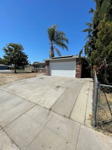 2432 Indianapolis Ave, Fresno, CA 93705-1219
