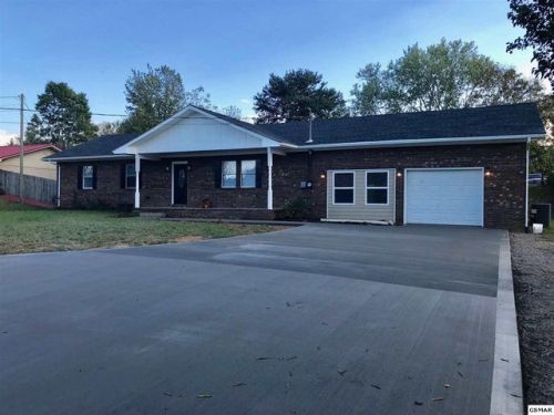 2024 Arch Rock Dr, Pigeon Forge, TN 37876-6216