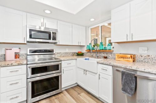 1055 Donahue St, San Diego, CA 92110-1725