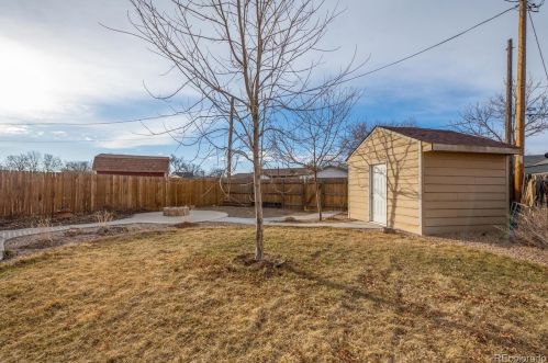 1084 Cleveland Pl, Denver CO  80601-2241 exterior