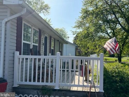 194 Evergreen Dr, Charles Town, WV 25414-5871