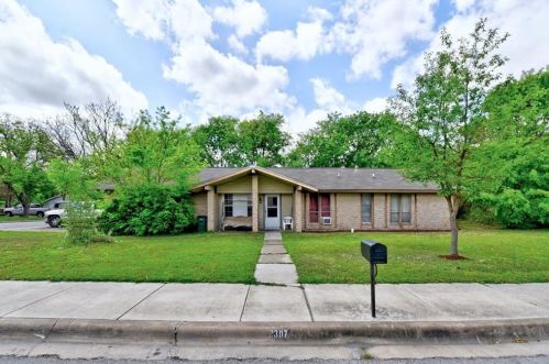 2307 Deadwood Dr, Austin TX  78744-2827 exterior