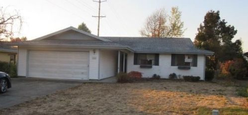 3046 Crystal Mtn Ave, Medford OR  97504-1902 exterior