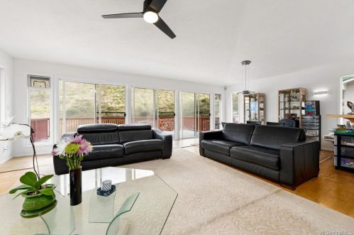 1365 Miloiki St, Honolulu, HI 96825-3224
