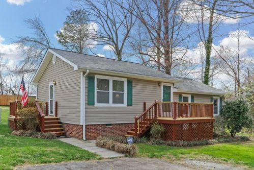 238 Moore St, Eden, NC 27288-3356