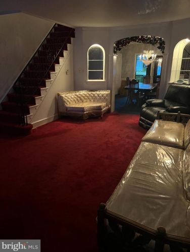 5316 Broad St, Philadelphia, PA 19141-1629