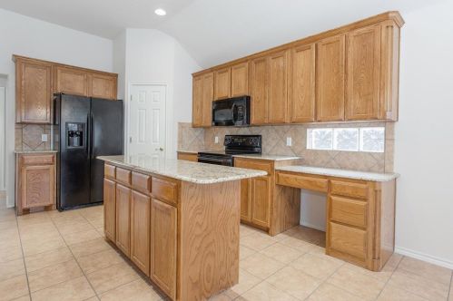 5424 Shasta Ridge Ct, Fort Worth TX  76123-2827 exterior