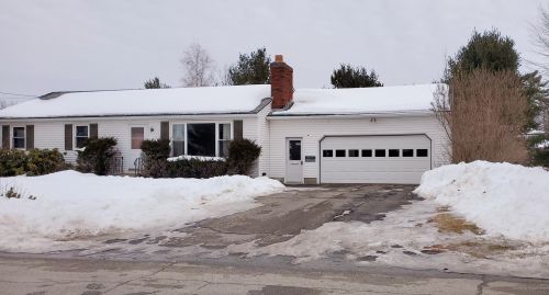 60 Clover Ln, Brewer, ME 04412-1302