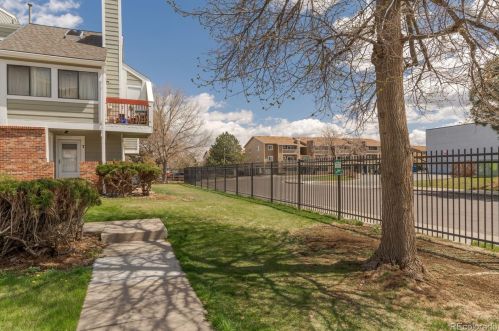 982 Dearborn Way, Aurora CO  80012-3893 exterior