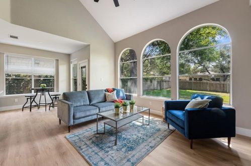 10209 Broomflower Dr, Austin, TX 78739-1447