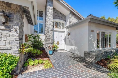 1597 Parkview Dr, Vista CA  92081-8750 exterior