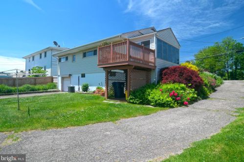 92 Lakedale Dr, Trenton NJ 08648-4421 exterior