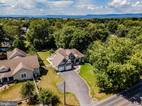 1022 Rockledge Dr, Carlisle PA  17015-9127 exterior