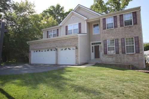 493 Elm Ridge Rd, Carpentersville, IL 60110-3008
