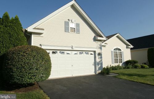 57 Barbary Ln, Columbus, NJ 08022-2312
