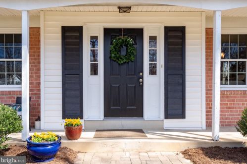 6705 Little Ann Ct, Springfield VA  22152-2629 exterior