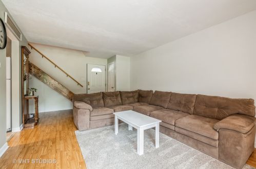 35 Cour Deauville, Palos Hills, IL 60465-2406