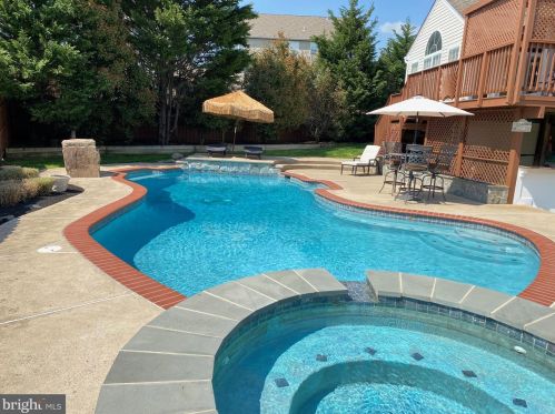 9298 Glen Meadow Ln, Bristow, VA 20136-3122