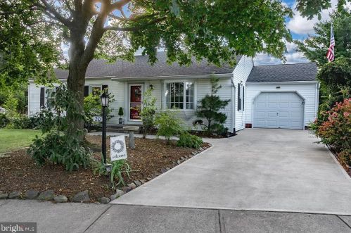20 Constance Dr, Trenton, NJ 08620-2903