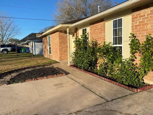 1325 Northbrook Dr, Angleton TX  77515-3723 exterior