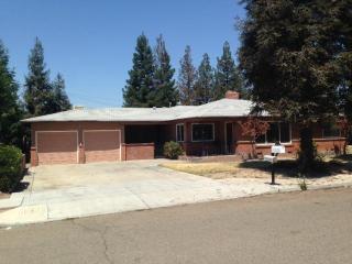 1037 Garden Ave, Fresno, CA 93727-1806