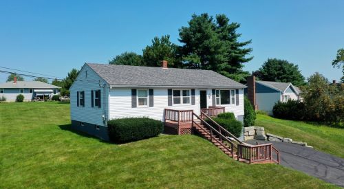 61 Hutchinson Dr, Augusta, ME 04330-6622