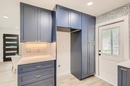 1704 Fair Oaks Dr, Austin TX  78745-2810 exterior