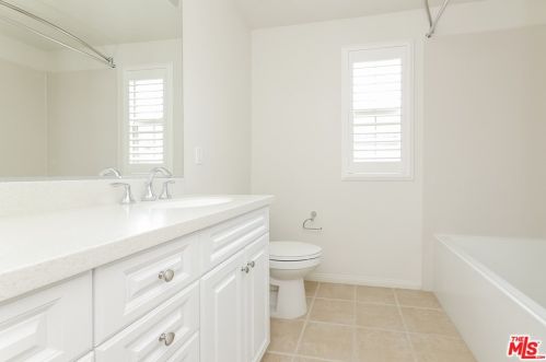 154 Pathway, Irvine CA  92618-8846 exterior