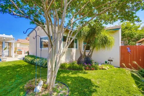 1527 Riviera Dr, Santa Ana CA 92706-1850 exterior