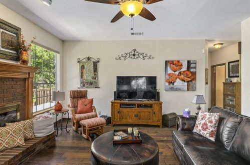 3918 Caney Crk Rd, Austin TX  78732-2216 exterior