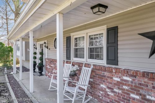 66 Woodland Dr, Middletown, NJ 07748-3437