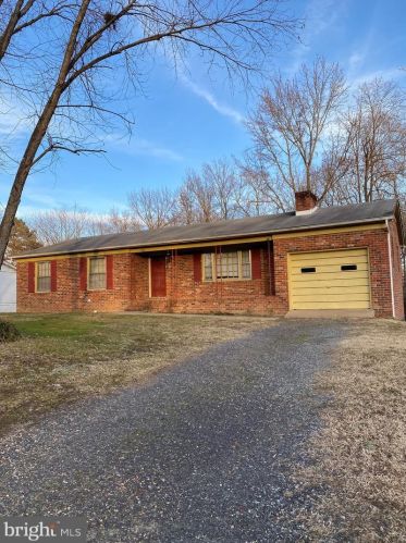 604 Payton Dr, Fredericksburg, VA 22405-2253