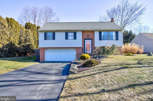 949 Lindsay Ln, Lancaster, PA 17601-6622