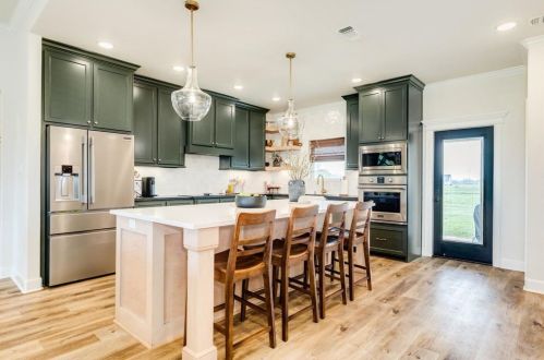 713 Longhorn Trl, Angleton TX 77515-9623 exterior