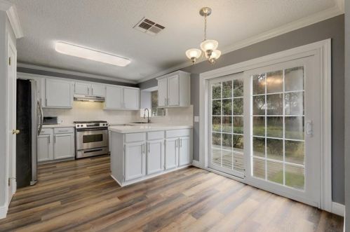 7704 Basil Dr, Austin TX  78750-7930 exterior