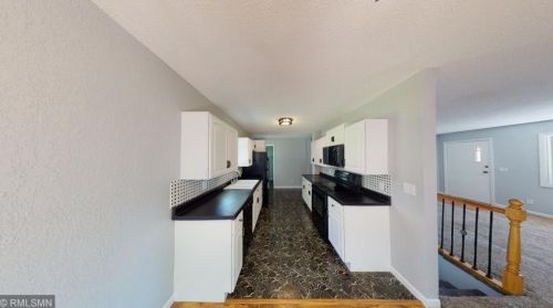 716 State Rd, Montevideo, MN 56265-2211