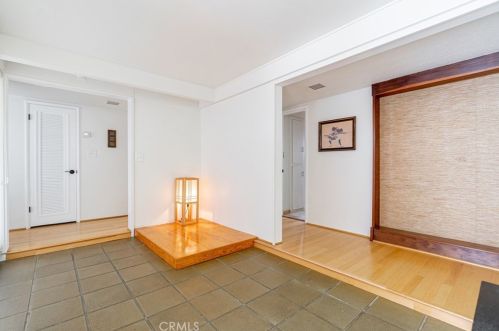 461 Chabela Dr, Manhattan Beach, CA 90266-6807