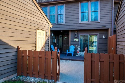 122 Oakmont Ct, Edison, NJ 08820-1056