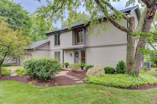 1249 Blackburn Ct, Naperville, IL 60540-6931