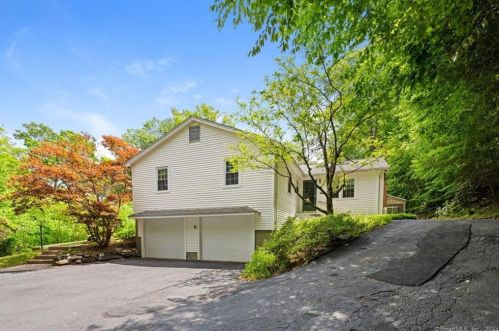 24 Pomeroy Ln, Somers, CT 06071-2214