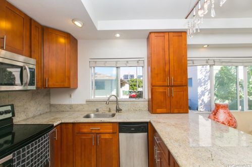 735 Birch St, Honolulu HI  96814-2908 exterior