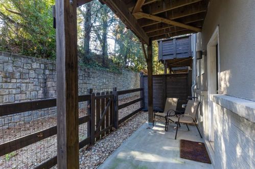 2440 Field Way, Atlanta GA  30319-4094 exterior