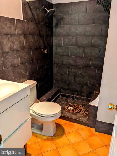 8069 Powderbrook Ln, Springfield VA  22153-2927 exterior