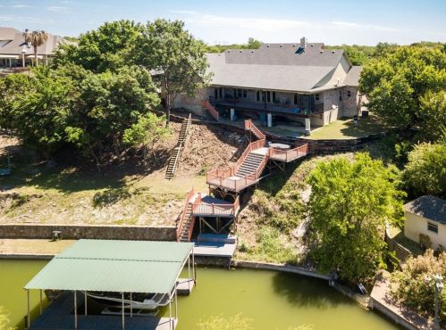 10013 Seville Dr, Fort Worth, TX 76179-4090