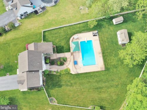 6 Meade Dr, Carlisle PA  17013-8124 exterior