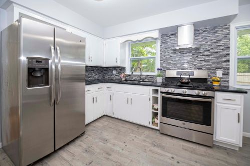 6214 Lilac Dr, Minneapolis MN  55430-2248 exterior